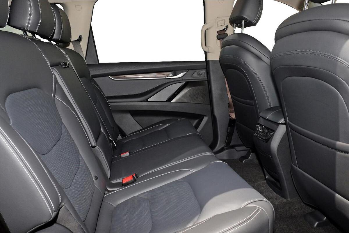 2024 LDV D90 Executive Auto 4x4 image 8