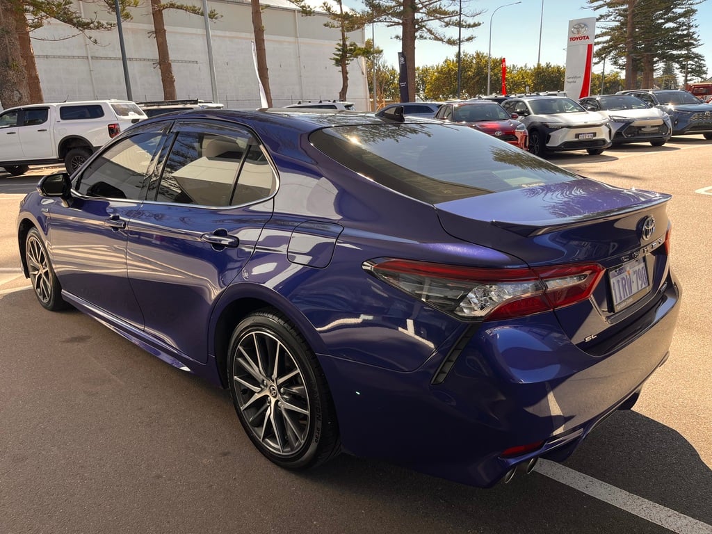 2021 Toyota Camry Hybrid SL image 5