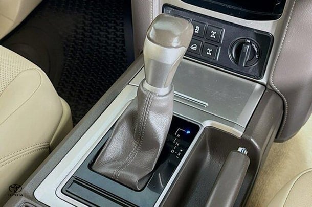 2022 Toyota Prado VX image 16