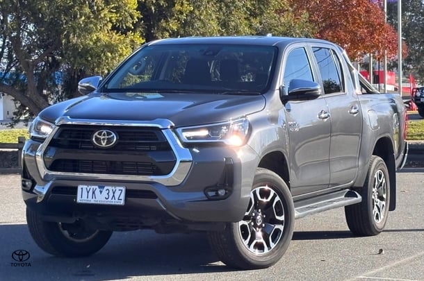 2023 Toyota HILUX SR5 image 3