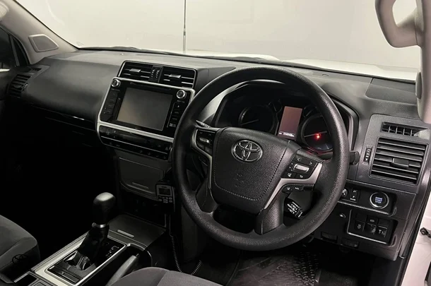 2020 Toyota Prado GX image 9