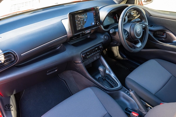 2024 TOYOTA Yaris Hybrid SX image 8