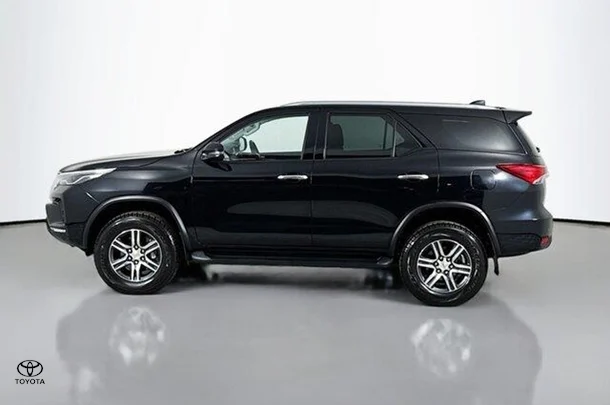 2023 Toyota FORTUNER GXL image 5
