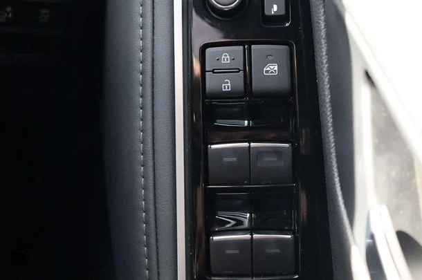 2022 Toyota Landcruiser VX image 33