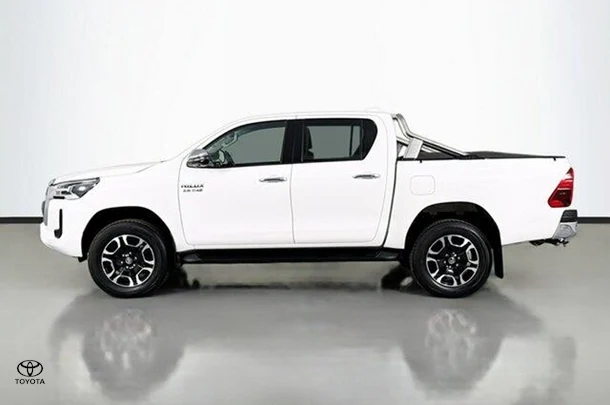 2023 Toyota Hilux SR5 image 5
