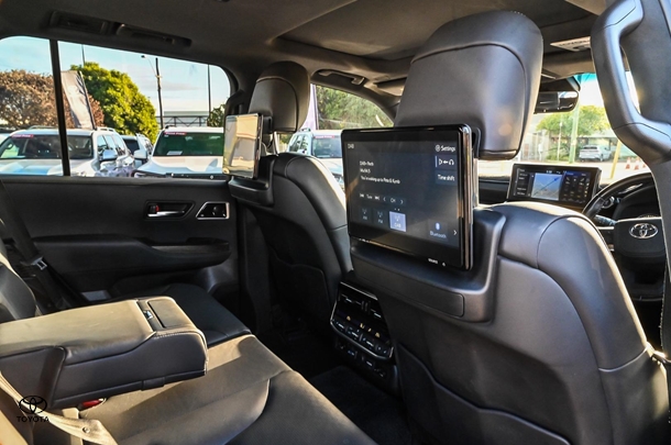 2021 Toyota Landcruiser Sahara image 17