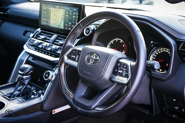 2024 Toyota Landcruiser VX image 15