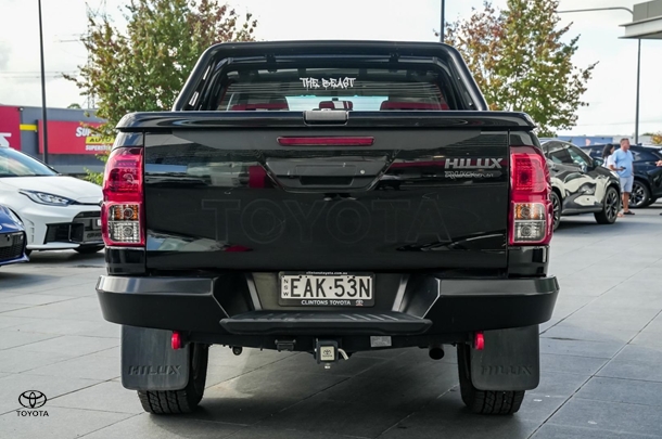 2018 Toyota HILUX Rugged image 6
