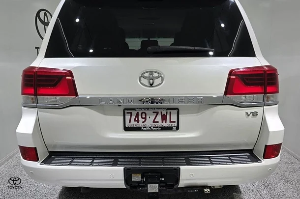 2020 Toyota Landcruiser GXL image 3