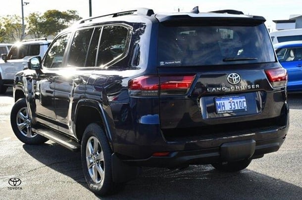2022 Toyota Landcruiser VX image 3