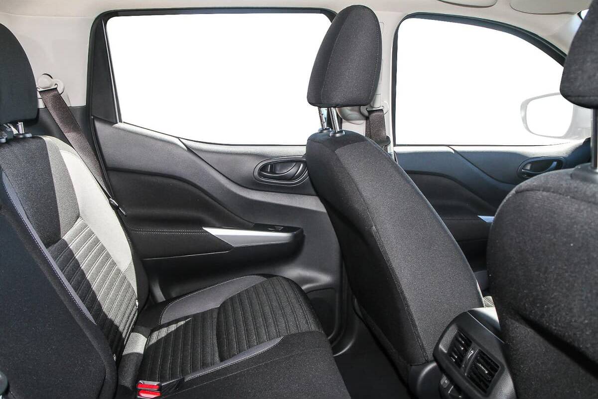 2025 Nissan Navara SL D23 Manual 4x4 MY24 Dual Cab image 9
