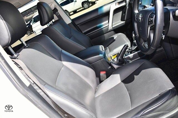 2022 Toyota Prado VX image 10