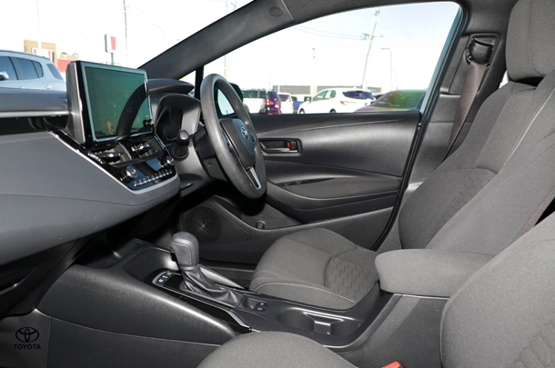 2024 Toyota Corolla Hatch Hybrid Ascent Sport image 8