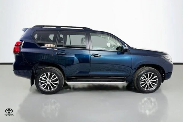 2023 Toyota Prado Kakadu image 11