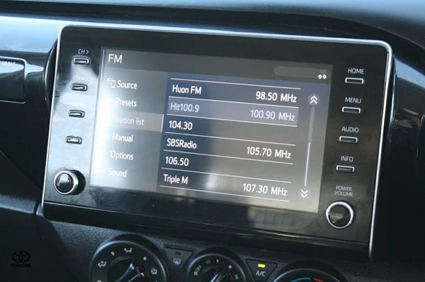 2021 Toyota Hilux SR image 25