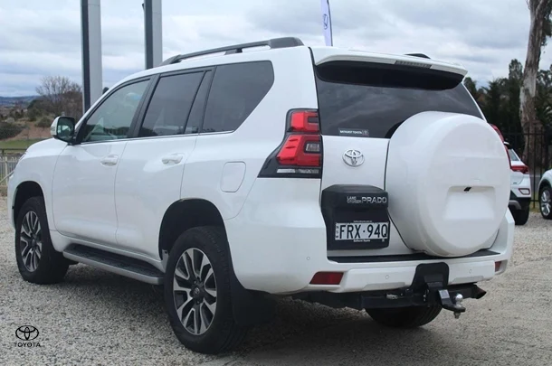 2022 Toyota Prado VX image 5