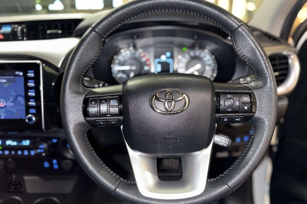 2023 Toyota Hilux SR5 image 17
