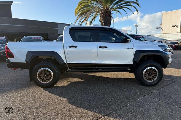 2024 Toyota Hilux GR-S image 12