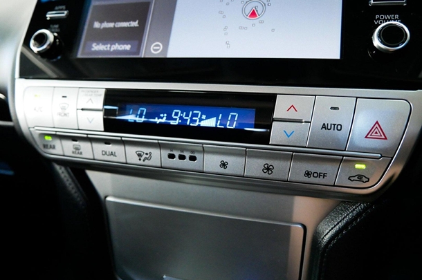2023 Toyota Prado GXL image 11