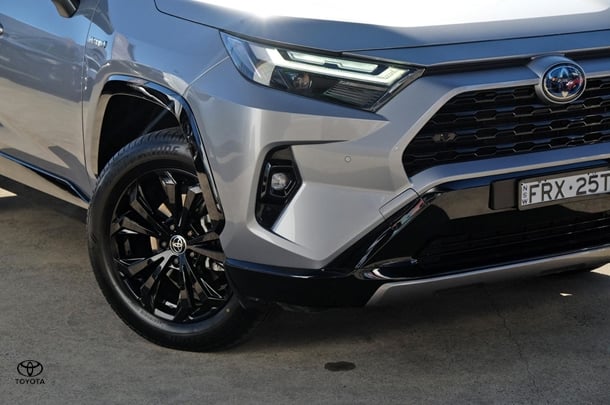 2024 Toyota RAV4 Hybrid XSE (AWD) image 5