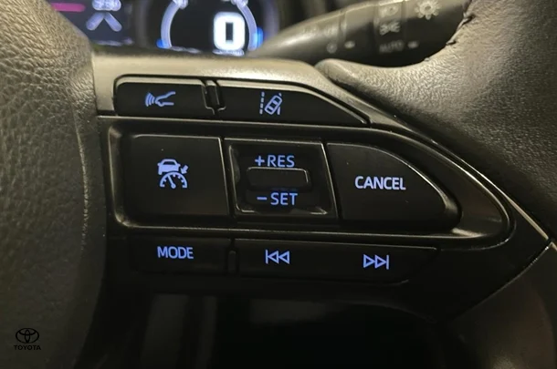 2023 Toyota Yaris Cross Hybrid GXL image 16