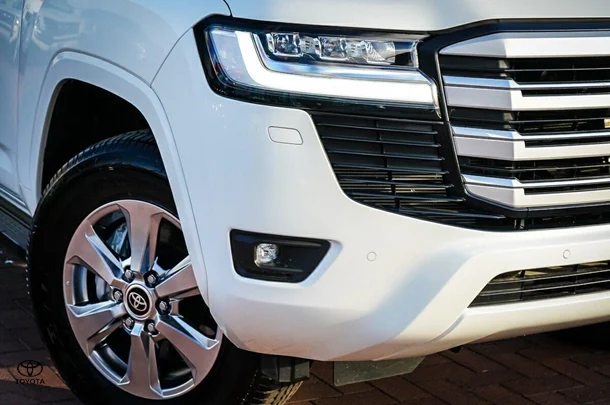 2024 Toyota Landcruiser VX image 2