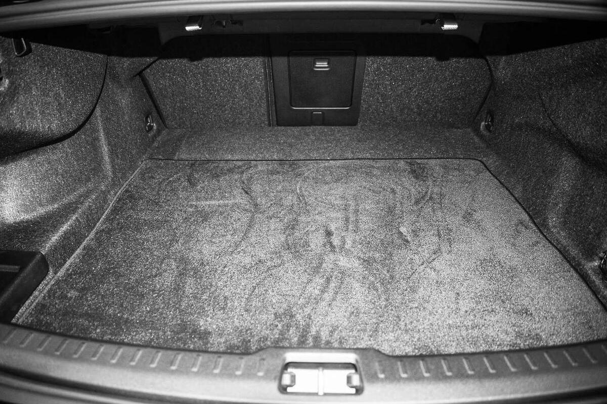 2024 Volvo S60 Recharge T8 Black Edition Auto AWD MY24 image 10