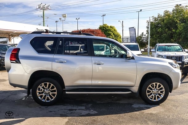 2019 Toyota Prado VX image 3
