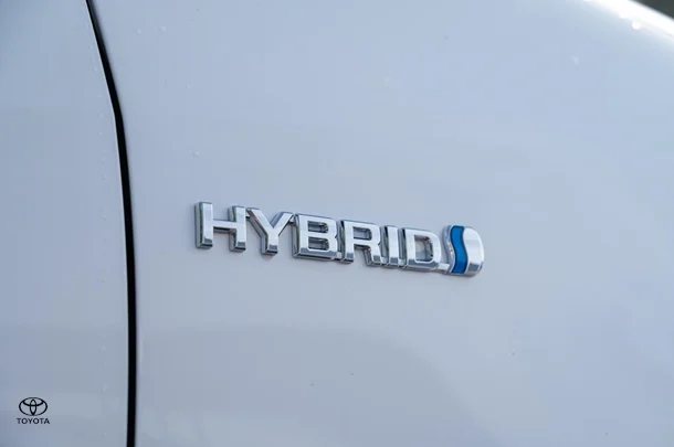 2021 TOYOTA Yaris Hybrid SX image 23