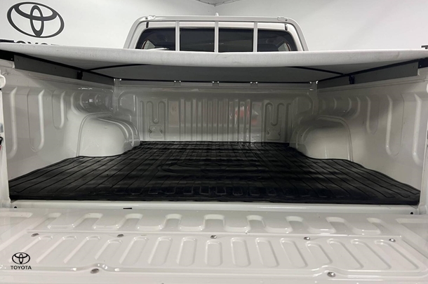 2024 Toyota Hilux SR image 12