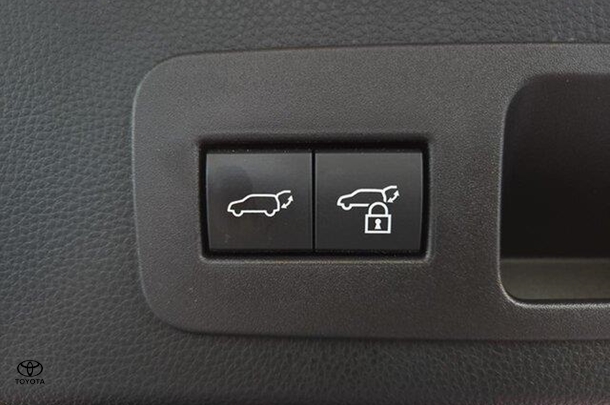 2022 Toyota Landcruiser GR-S image 17
