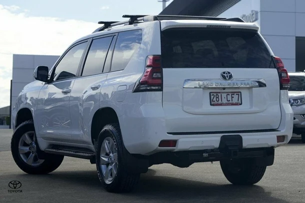 2021 Toyota Prado GXL image 3