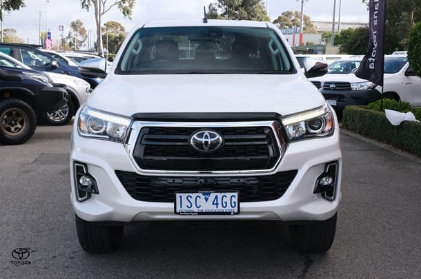 2020 Toyota Hilux SR5 image 3