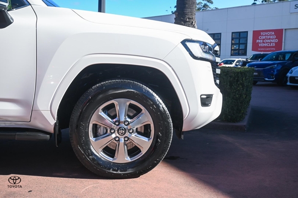 2023 TOYOTA Landcruiser Sahara image 21