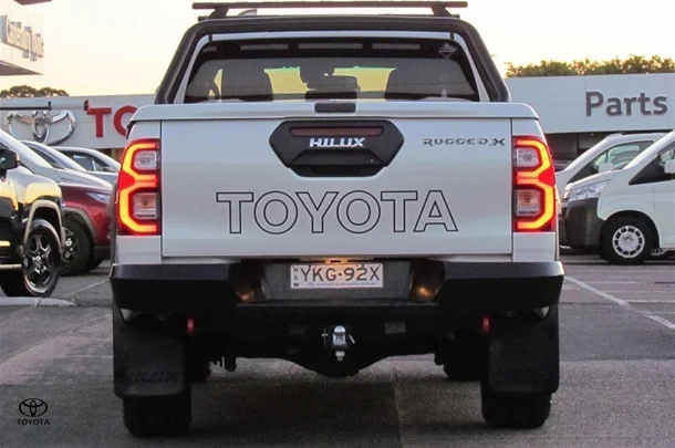 2021 Toyota Hilux Rugged X image 5