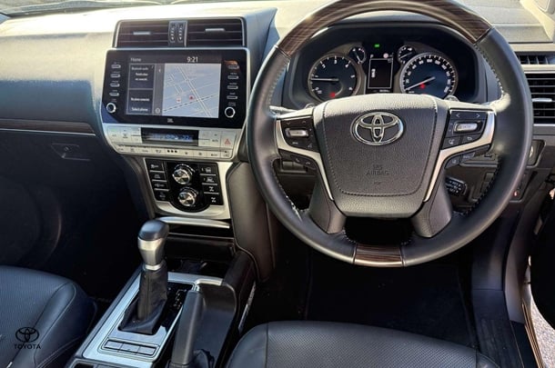 2023 Toyota Prado Kakadu image 3