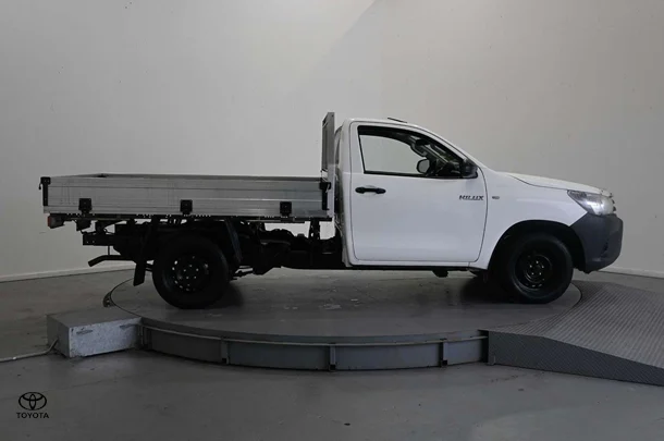 2019 Toyota Hilux 4x2 Workmate image 4