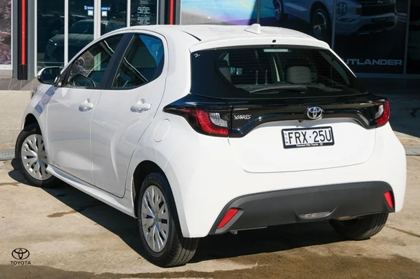 2023 Toyota Yaris Ascent Sport image 2