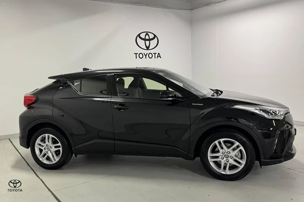 2023 Toyota C-HR GXL AWD image 4
