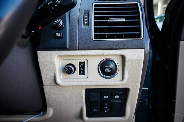 2022 Toyota Prado VX image 17