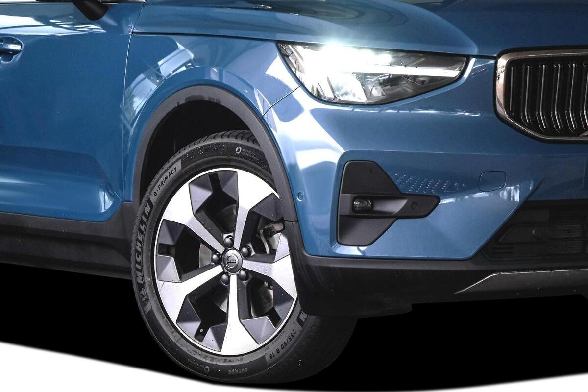 2024 Volvo XC40 Ultra B4 Bright Auto AWD MY25 image 16