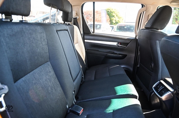 2020 Toyota HILUX SR5 image 10
