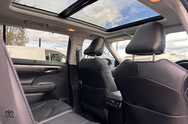 2022 Toyota Kluger Hybrid AWD GRANDE image 22
