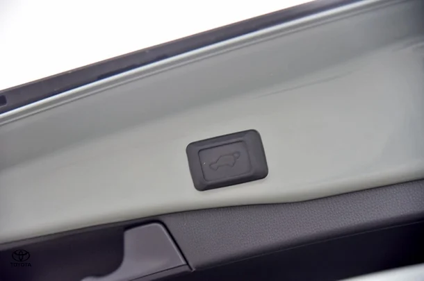 2024 Toyota RAV4 Hybrid Edge AWD image 11