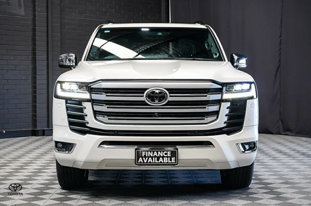 2021 Toyota Landcruiser Sahara ZX image 3