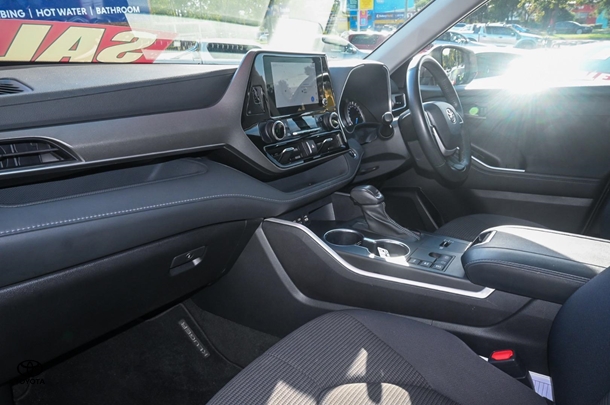 2022 Toyota KLUGER HYBRID GX AWD image 8