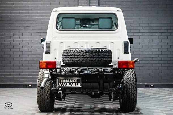 2025 Toyota LC Military GXL image 5