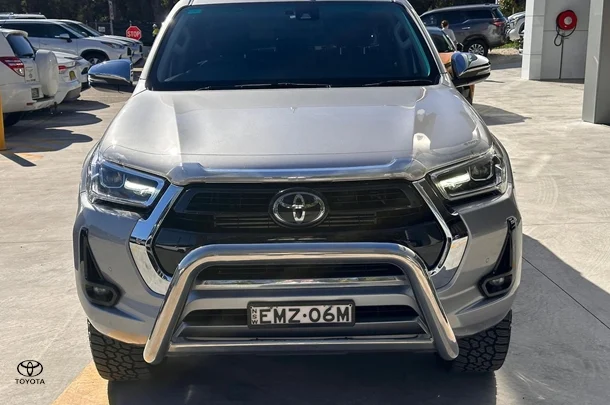 2021 Toyota HiLux 4x4 SR5 image 4