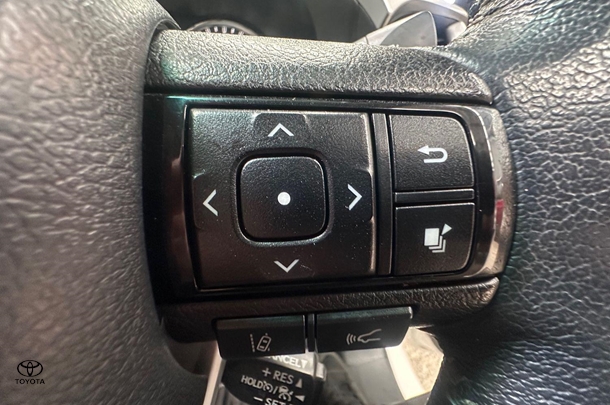 2021 Toyota Hilux SR5 image 15