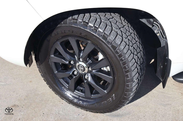 2020 Toyota Landcruiser VX image 9